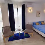 דירה Mika