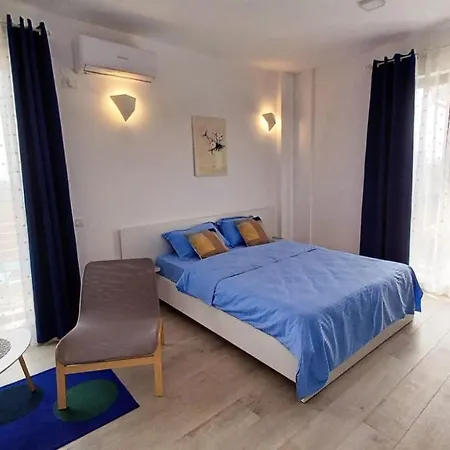 Mika Apartment *